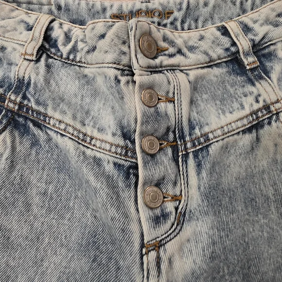 Studio F Chic Denim Wide-Leg Jeans - Picture 2 of 10